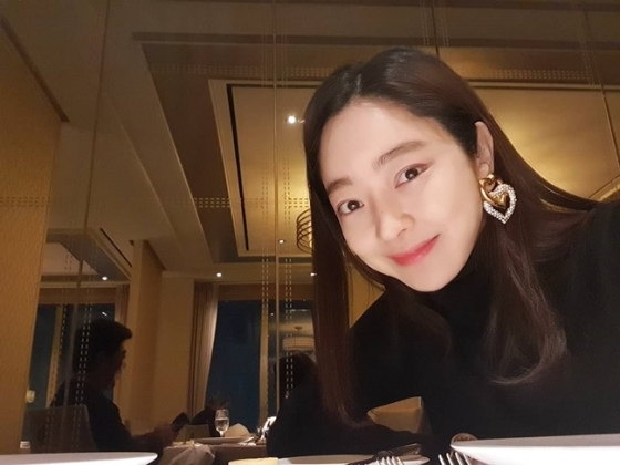 김수미 며느리' 서효림, 생후 2주 된 딸 손잡고 