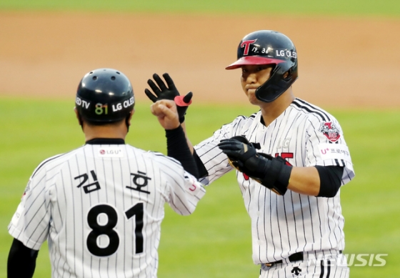 LG 김민성(오른쪽). /사진=뉴시스
