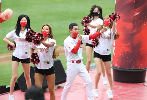 SK 와이번스 응원단.  /사진=SK와이번스