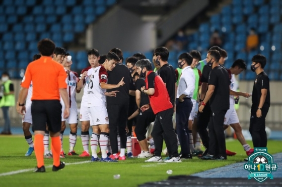 윤주태의 골이 터진 뒤 FC서울 선수들과 코칭스태프의 모습. /사진=한국프로축구연맹 제공