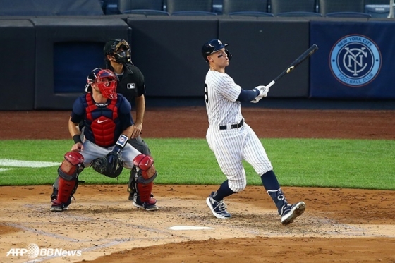 3일 보스턴전에서 멀티 홈런을 터뜨린 양키스 애런 저지(오른쪽). /AFPBBNews=뉴스1
