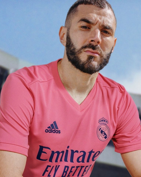 핑크색 유니폼을 입은 카림 벤제마. /사진=레알 마드리드 공식 홈페이지