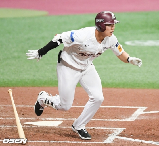 3회말 2사 2, 3루서 역전 적시타를 친 김혜성.