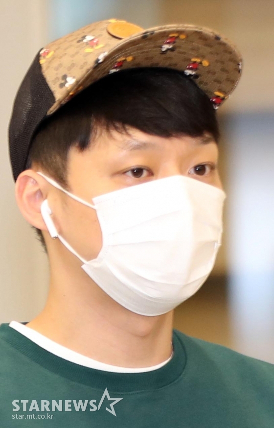 가수 겸 배우 박유천이 태국 방콕에서 열린 자선기부행사를 마치고 26일 오후 인천국제공항을 통해 입국하고 있다. / 사진=임성균 기자