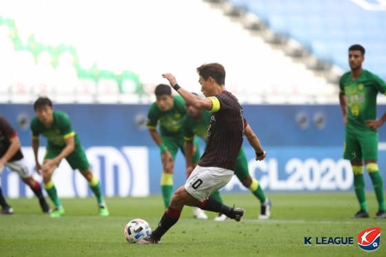 페널티킥을 성공하는 박주영의 모습. /사진=한국프로축구연맹 제공