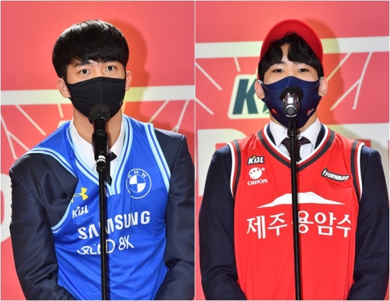전체 1번으로 서울 삼성 유니폼을 입은 차민석(왼쪽)과 전체 13번으로 오리온행을 확정한 조석호. 두 선수 모두 고등학교에서 프로로 직행한 사례다. /사진=KBL 제공