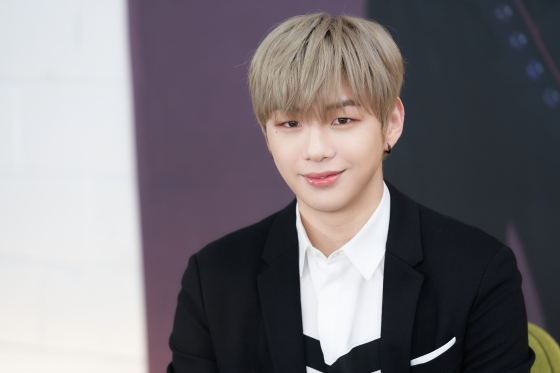 가수 강다니엘이 16일 오후 온라인으로 진행된 디지털싱글 \'파라노이아\'(PARANOIA) 발매 기자간담회에서 포즈를 취하고 있다. /사진제공=커넥트엔터테인먼트