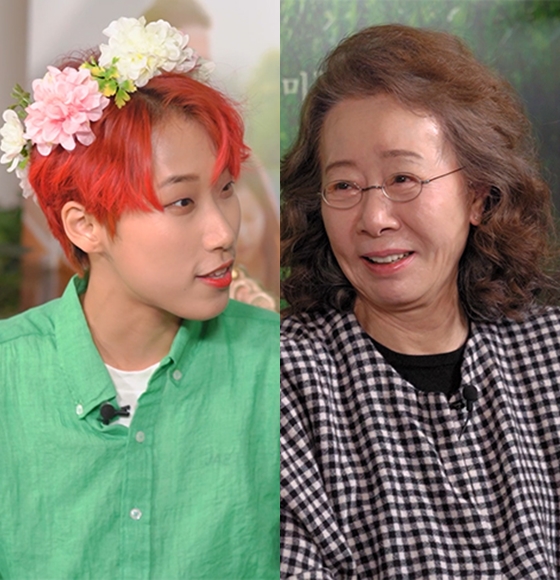 윤여정(왼쪽)이 \'문명특급\' MC재재와 인터뷰를 진행하고 있다.
