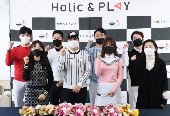 (왼쪽부터 시계방향)이종수, 정용훈, 박정우, 김요한 프로, 선정선 대표, 채아라, 신보민, 이혜경 프로