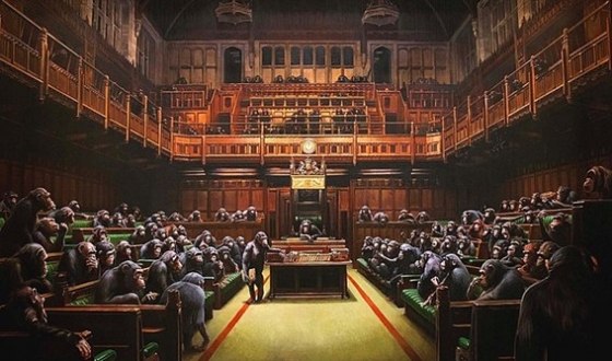 Banksy, 위임된 의회 (Devolved Parliament), 2009.  사진제공: Gatto Celiaco via Wikimedia Commons