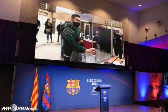 메시가 7일 바르셀로나 회장 선거에 투표하고 있다. /AFPBBNews=뉴스1