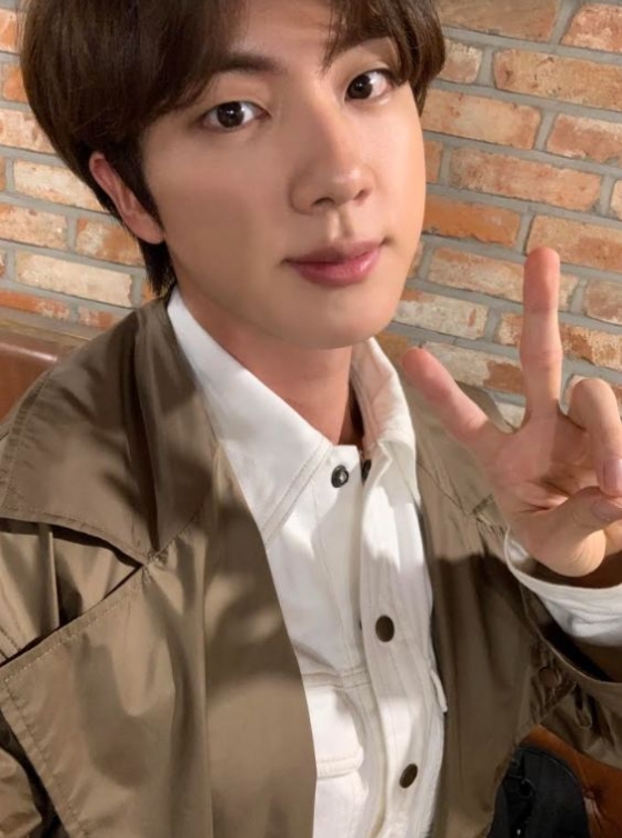 방탄소년단 진, 질문 잊게 만드는 잘생긴 비주얼.. 방탄소년단 진, 질문 잊게 만드는 잘생긴 비주얼..