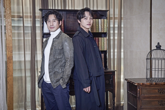 JTBC 금토드라마 '괴물'의 신하균(사진 왼쪽), 여진구/사진제공=JTBC