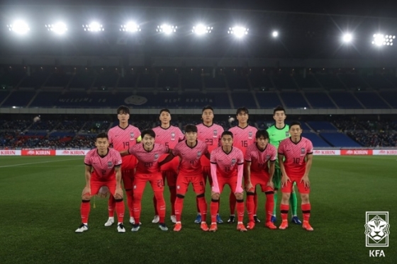 25일 일본전에 나선 대표팀의 단체 사진. /사진=대한축구협회 제공