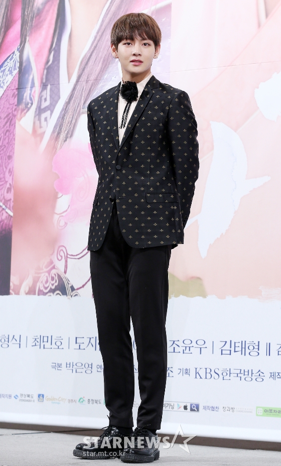 배우 김태형. 2016년 12월 16일 열린 KBS 2TV 드라마 &#039;화랑&#039; 제작발표회 당시 방탄소년단 뷔(BTS V)의 모습 /사진=김휘선 기자