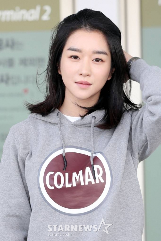 배우 서예지가 매거진 화보 촬영을 위해 프랑스 파리로 4일 오전 인천국제공항을 통해 출국하고 있다. /사진=임성균 기자 tjdrbs23@