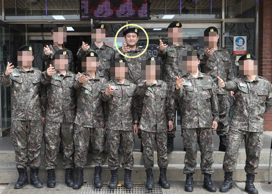 김호중, 훈련소 사진..군복 입은 늠름한 트바로티 - 스타뉴스