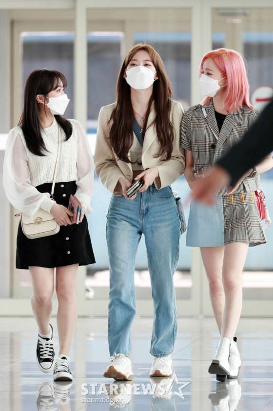 집으로 가는 나코, 사쿠라, 히토미 인천국제공항=임성균 기자. 