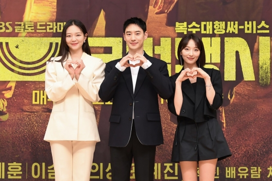 배우 이솜, 이제훈, 표예진(좌측부터) /사진제공=SBS