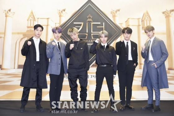그룹 아이콘(iKON)이 1일 오전 온라인 생중계로 진행된 엠넷 '킹덤 : 레전더리 워' 제작발표회에 참석해 포즈를 취하고 있다. /사진제공=Mnet 2021.04.01 /사진=이동훈 기자 photoguy@