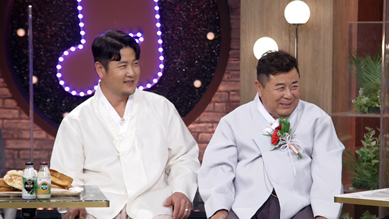 배우 백일섭(사진 오른쪽)이 아들과 함께 KBS 2TV '불후의 명곡'에 출연했다./사진제공=KBS