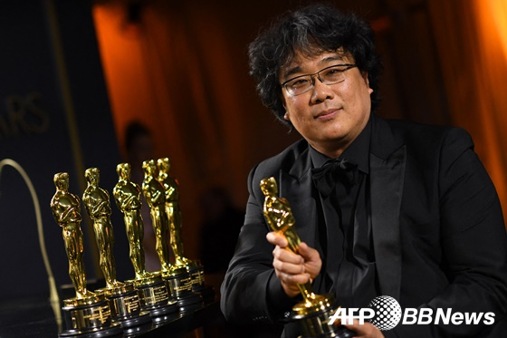 봉준호 감독이 아카데미 시상식에서 4개의 트로피를 받은 '기생충' 이후 한국 작품으로 해양 생물과 인간의 이야기를 다룬 애니메이션을 연출한다. /AFPBBNews=뉴스1