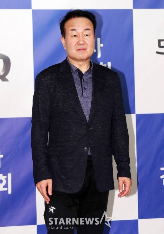 곽기원 감독이 20일 오후 서울 중구 롯데호텔에서 열린 IHQ 채널 개국 및 드라마 '욕망' 기자간담회에 참석해 포즈를 취하고 있다.  이날 박종진 총괄사장은 종합 엔터테인먼트 채널 IHQ 개국을 알리 글로벌 OTT를 겨냥한 다수의 신규 오리지널 콘텐츠를 공개했다. 2021.05.20 /사진=김창현 기자 chmt@