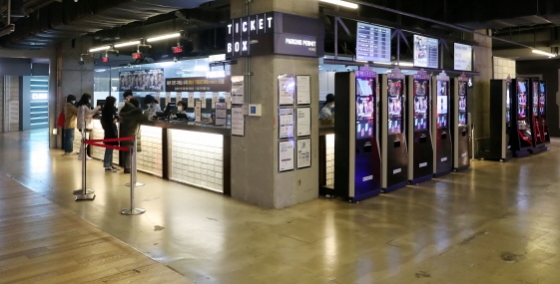 CGV, 롯데시네마에 이어 메가박스가 영화관람료를 1000원 인상했다.