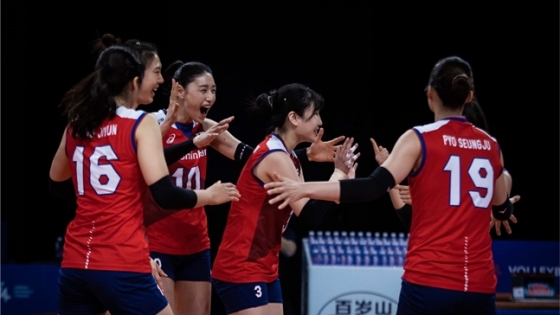 득점 후 기뻐하는 한국 여자 배구 대표팀./사진=FIVB