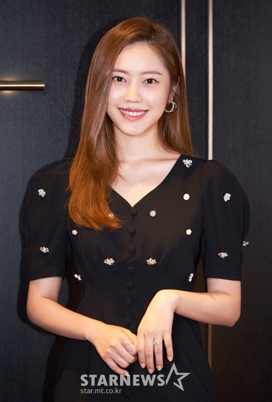 영화 '여고괴담 여섯번째 이야기: 모교'(감독 이미영)의 주연배우 최리가 14일 오전 진행된 온라인 인터뷰를 위해 포즈를 취하고 있다. /사진제공=kth 2021.06.14 /사진=이동훈 기자 photoguy@