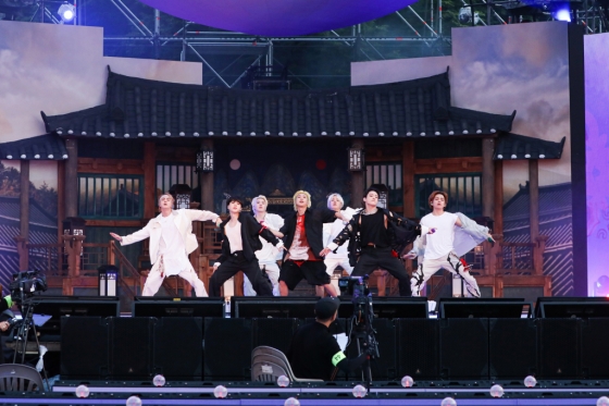 'BTS 2021 MUSTER 소우주' 에서 진행된 '대취타' 무대 /사진제공=빅히트 뮤직 