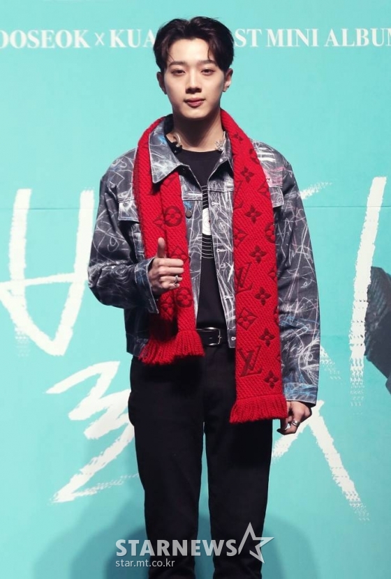 가수 라이관린이 11일 오후 서울 광진구 예스24라이브홀에서 진행된 첫 번째 데뷔 미니앨범 &#039;9801&#039; 쇼케이스에서 포즈를 취하고 있다. /사진=김휘선 기자 hwijpg@