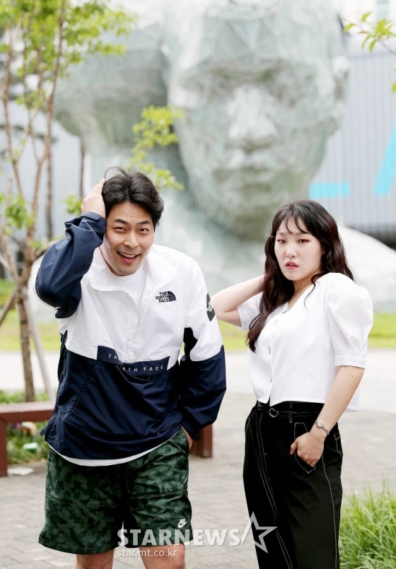 tvN '코미디빅리그' 코너 '포토그래퍼 삘충만'의 김해준(사진 왼쪽), 이은지/사진=김창현 기자 chmt@