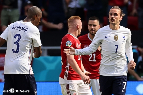 19일 헝가리가 유로2020 조별예선 두 번째 경기에서 후반 21분 동점골을 터뜨린 프랑스의 앙투안 그리즈만(오른쪽). /AFPBBNews=뉴스1