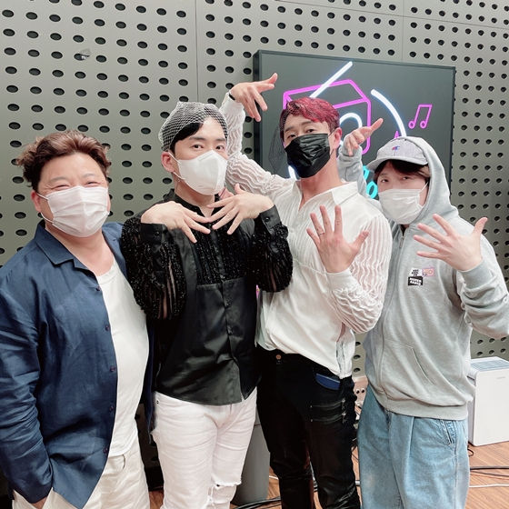 김원효(사진 왼쪽 두 번째), 이상훈이 KBS 라디오 쿨FM '윤정수, 남창희의 미스터 라디오'에 출연했다.