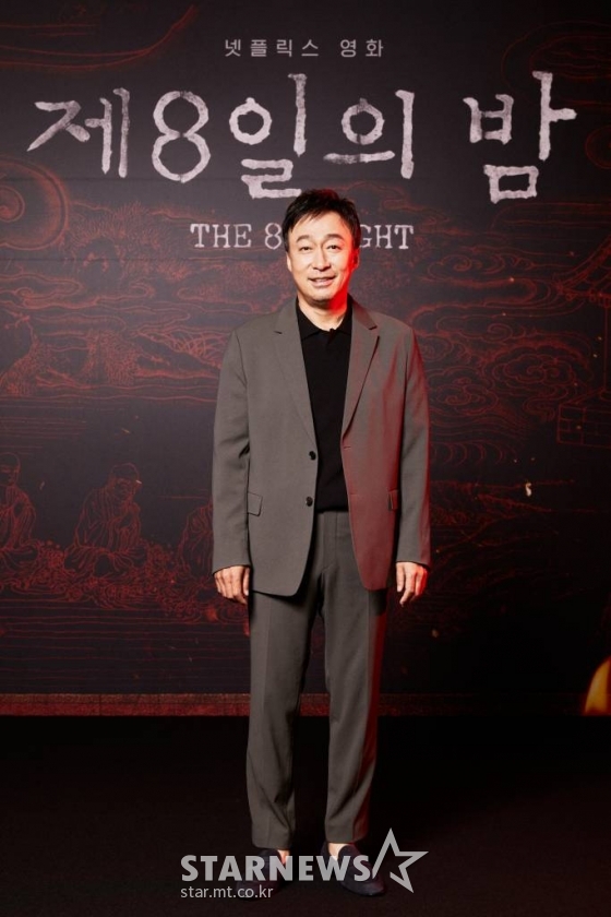배우 이성민이 28일 온라인 생중계로 진행된 넷플릭스 오리지널 &#039;제8일의 밤&#039;(감독 김태형) 제작보고회에 참석해 포즈를 취하고 있다. /사진제공=넷플릭스 2021.06.28 /사진=이동훈 기자 photoguy@