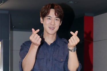 유연석 '겨울이에게 보내는 하트'