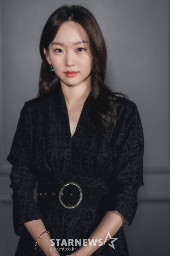 영화 &#039;미드나이트&#039;의 배우 진기주가 24일 진행된 온라인 라운드 인터뷰를 위해 포즈를 취하고 있다. /사진제공=티빙,CJ ENM 2021.06.24 /사진=이동훈 기자 photoguy@