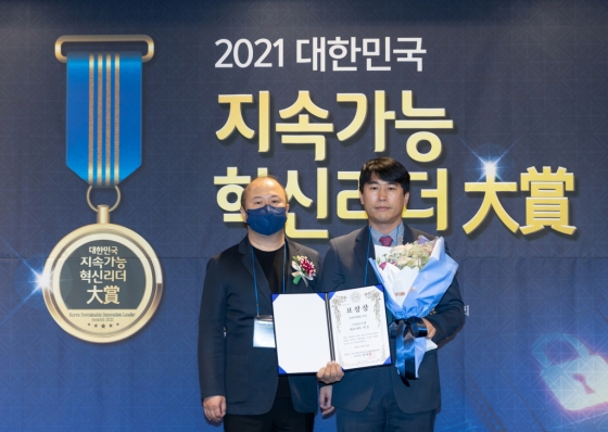 석훈 ㈜키오스킨 브랜드 화장품 블랑카우 대표이사(오른쪽) /사진제공=블랑카우