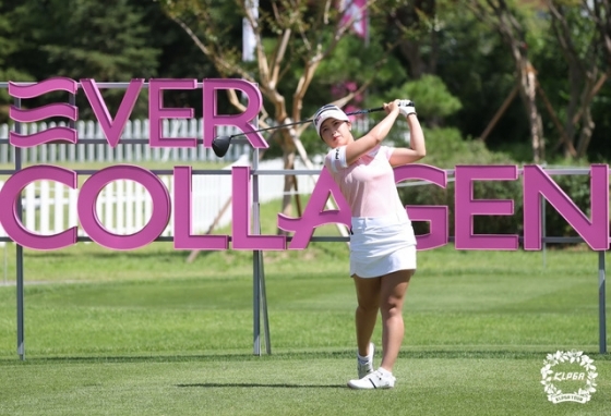 전예성이 18일 '에버콜라겐 퀸즈 크라운' 최종 라운드 1번홀에서 티샷을 하고 있다. /사진=KLPGA 제공
