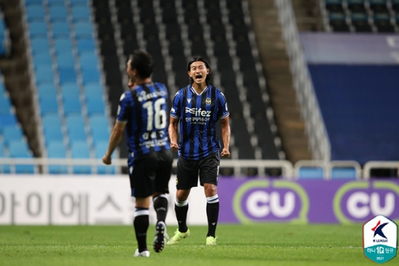 18일 인천축구전용경기장에서 열린 성남FC전에서 결승골을 터뜨린 뒤 기뻐하고 있는 인천유나이티드 김현. /사진=한국프로축구연맹