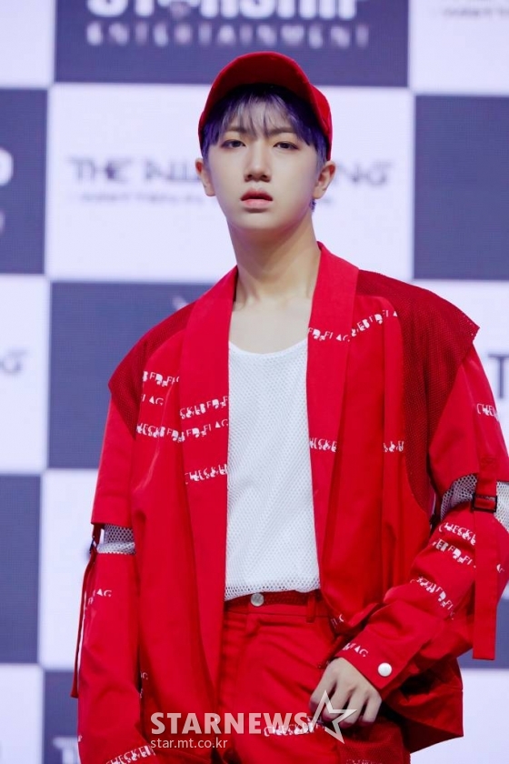 그룹 크래비티(CRAVITY) 원진이 19일 오후 온라인으로 진행된 첫 정규앨범 파트 1 &#039;디 어웨이크닝: 리튼 인 더 스타즈&#039;(THE AWAKENING: Written in the stars)를 발매 기념 쇼케이스에서 포즈를 취하고 있다.  정규 1집 &#039;THE AWAKENING&#039;은 목표를 향해 비상하는 그들만의 도전적인 의식이 담겨 있는 앨범이다. / 사진제공 = 스타쉽엔터테인먼트 
