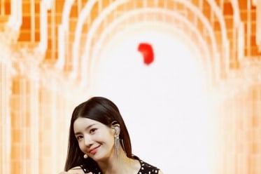 권은비 '아이즈원 출신 첫 솔로 출격'