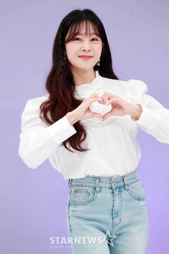 그룹 라붐 유정이 22일 오후 서울 마포구 상암동 TBS 스튜디오에서 열린 &#039;팩트인스타&#039; 녹화에 참석해 포즈를 취하고 있다. /사진=임성균 기자 tjdrbs23@
