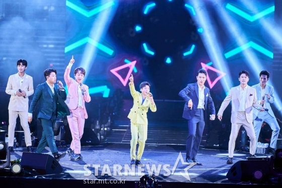 미스터트롯 TOP7 임영웅, 영탁, 이찬원, 김호중, 정동원, 장민호, 김희재가 7일 서울 송파구 올림픽공원 KSPO DOME에서 열리는 `내일은 미스터트롯 대국민 감사콘서트`에 참석해 무대를 선보이고 있다. /사진제공 = 쇼플레이 /사진=임성균 기자 tjdrbs23@