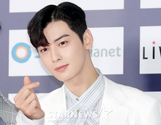그룹 아스트로 차은우가 26일 오후 서울 마포구 성산동 서울월드컵경기장에서 진행된 &#039;제27회 드림콘서트&#039; 레드카펫 행사에 참석해 포즈를 취하고 있다 2021.06.26 /사진=김창현 기자 chmt@