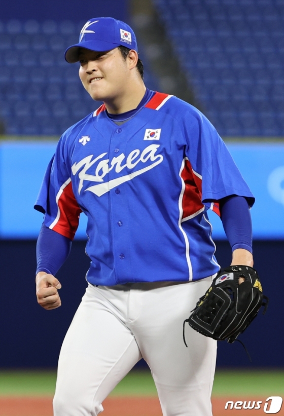 조상우가 지난 8월 4일 일본 요코하마 스타디움에서 열린 2020 도쿄올림픽 일본과 경기에서 7회말을 마무리한 후 주먹을 쥐고 있다/사진=뉴스1