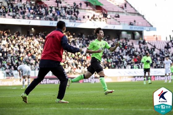 전북현대 송민규가 5일 제주유나이티드전에서 골을 넣은 뒤 환호하고 있다. /사진=한국프로축구연맹