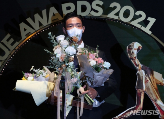 7일 하나원큐 K리그1 2021 최우수선수(MVP) 영예를 안은 전북현대 홍정호. /사진=뉴시스