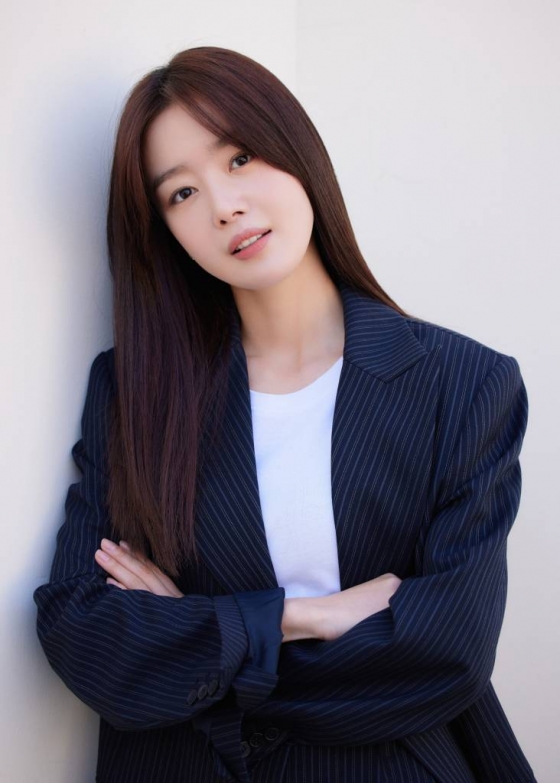 티빙 &#039;술꾼도시여자들&#039;의 배우 한선화가 3일 진행된 라운드 인터뷰를 위해 포즈를 취하고 있다. &#039;술꾼도시여자들&#039;은 하루 끝의 술 한잔이 인생의 신념인 세 여자의 일상을 그린 본격 기승전술 드라마다. /사진제공=키이스트 2021.12.03 /사진=이동훈 기자 photoguy@